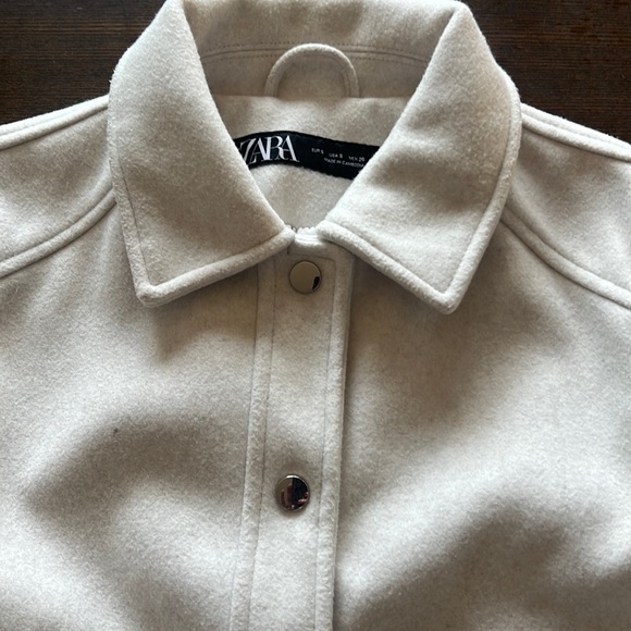 🌴Zara CROPPED SOFT JACKET - snap closure  💯 polyester off white Size S - Picture 4 of 8